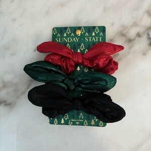 NWT Christmas Bow Scrunchies